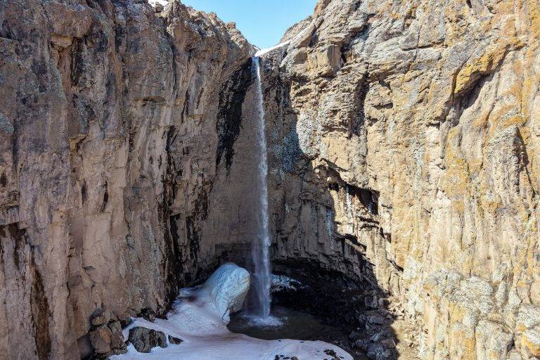 Van’ın doğa harikası Yaşar Kemal Şelalesi yeniden akmaya başladı