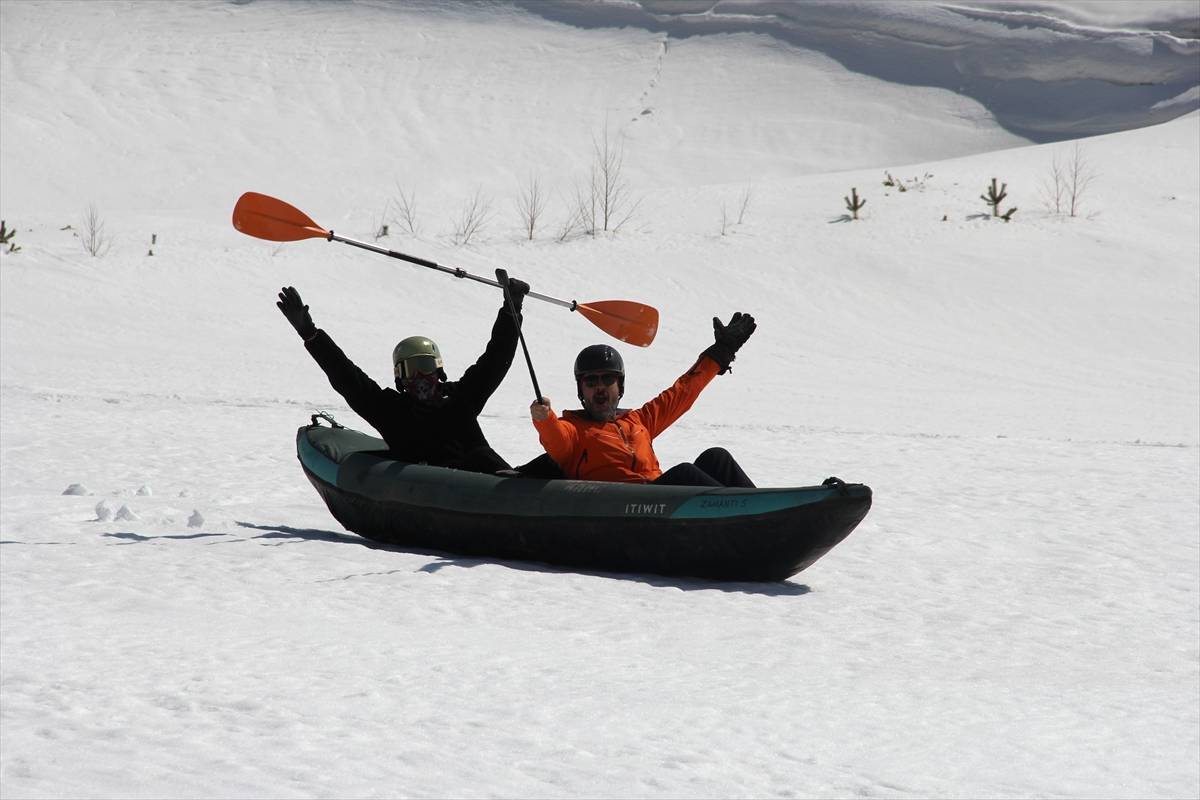 Sudaki aksiyon yetmedi! Erciyes Dağı’nda kanoyla kaydılar