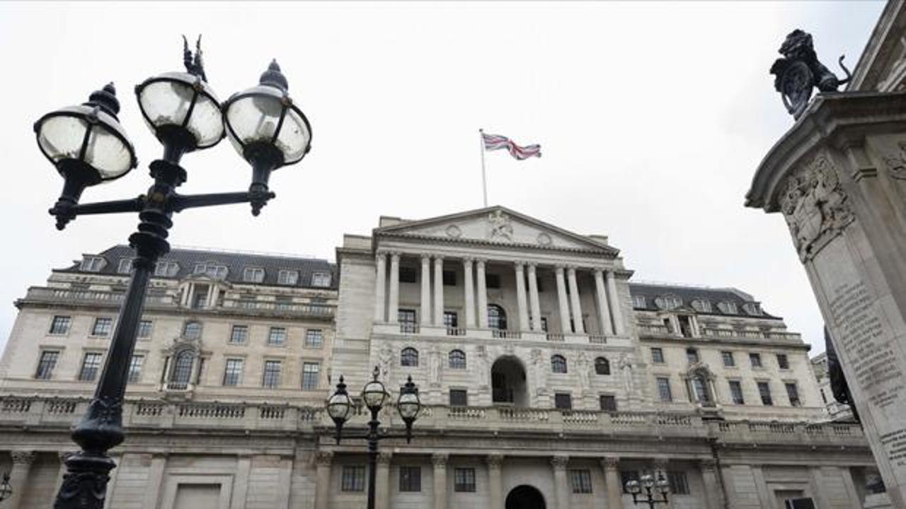 İngiltere Merkez Bankası faizi sabit bıraktı!