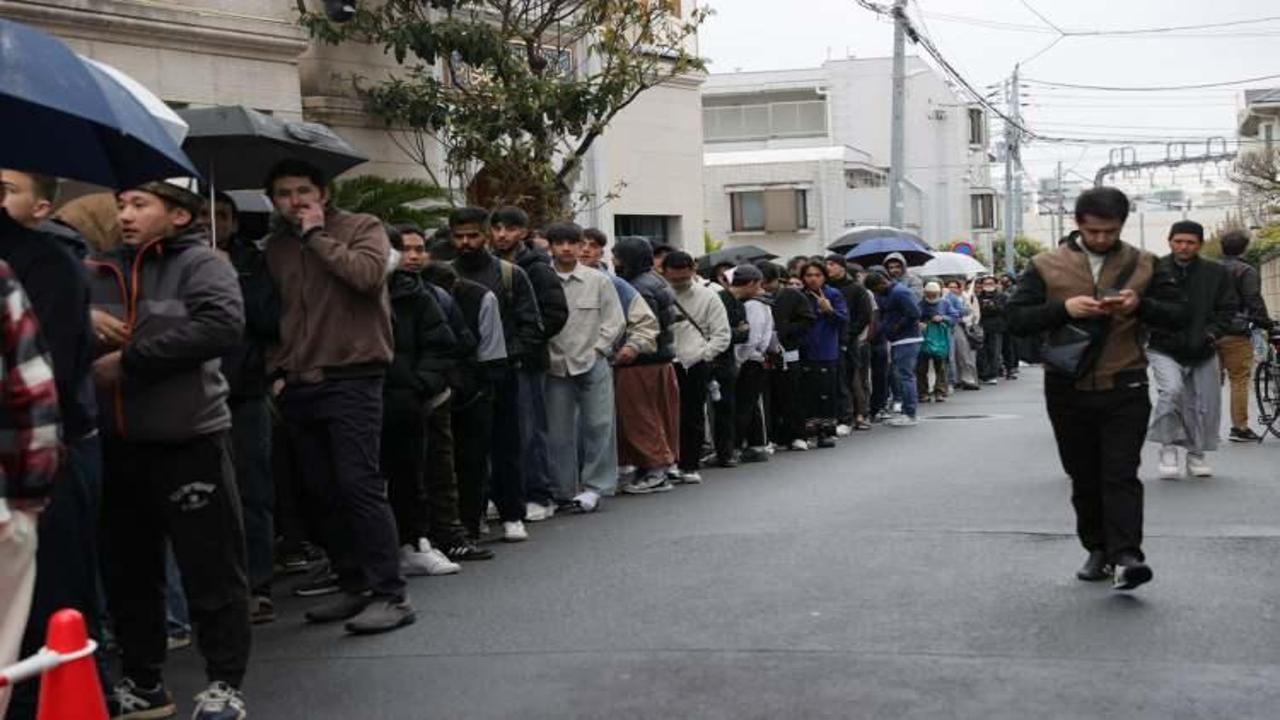 Tokyo Camii'nde bayram namazı yoğun katılım nedeniyle 5 kez kılındı