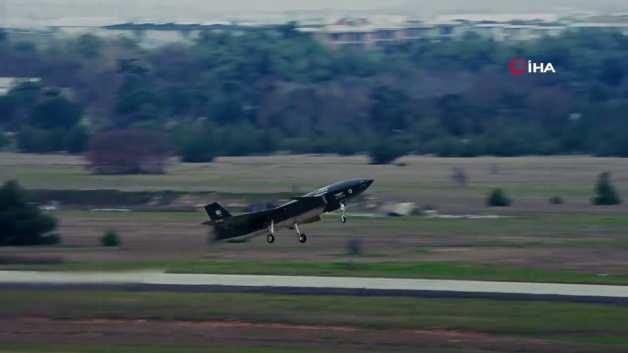 Türkiye'nin insansız savaş uçağı KIZILELMA gökyüzünde
