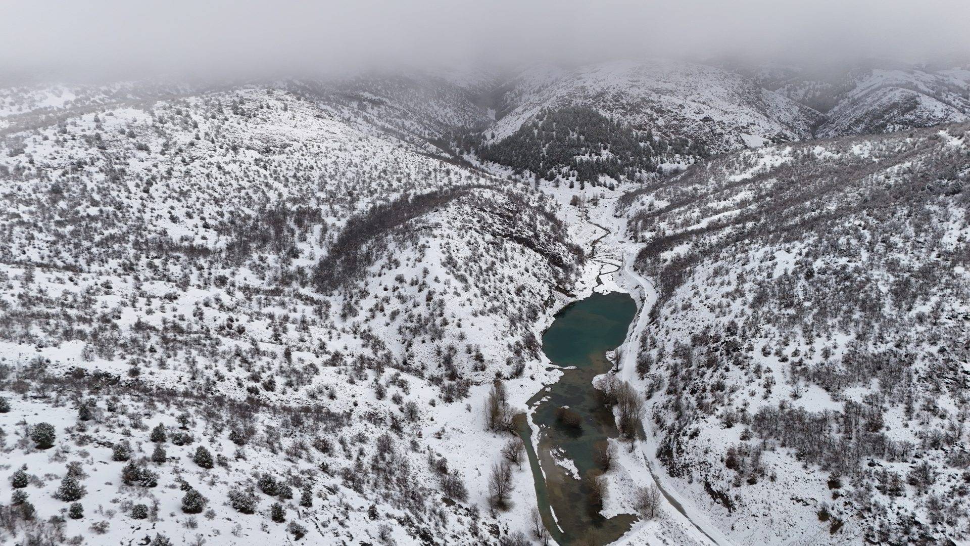 Isparta’da kış masalı! Sultan Dağları ilkbaharda da beyaz örtüyle kaplı