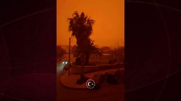 Afrika'dan gelen kum fırtınası Girit adasını kızıla boyadı...
