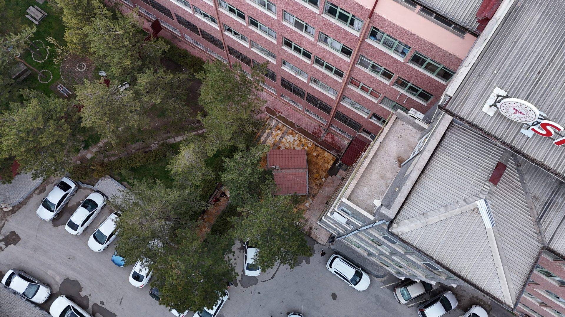 Hastane bahçesinde türbe! Sivas’ın ilginç rivayetli Bun Baba Türbesi