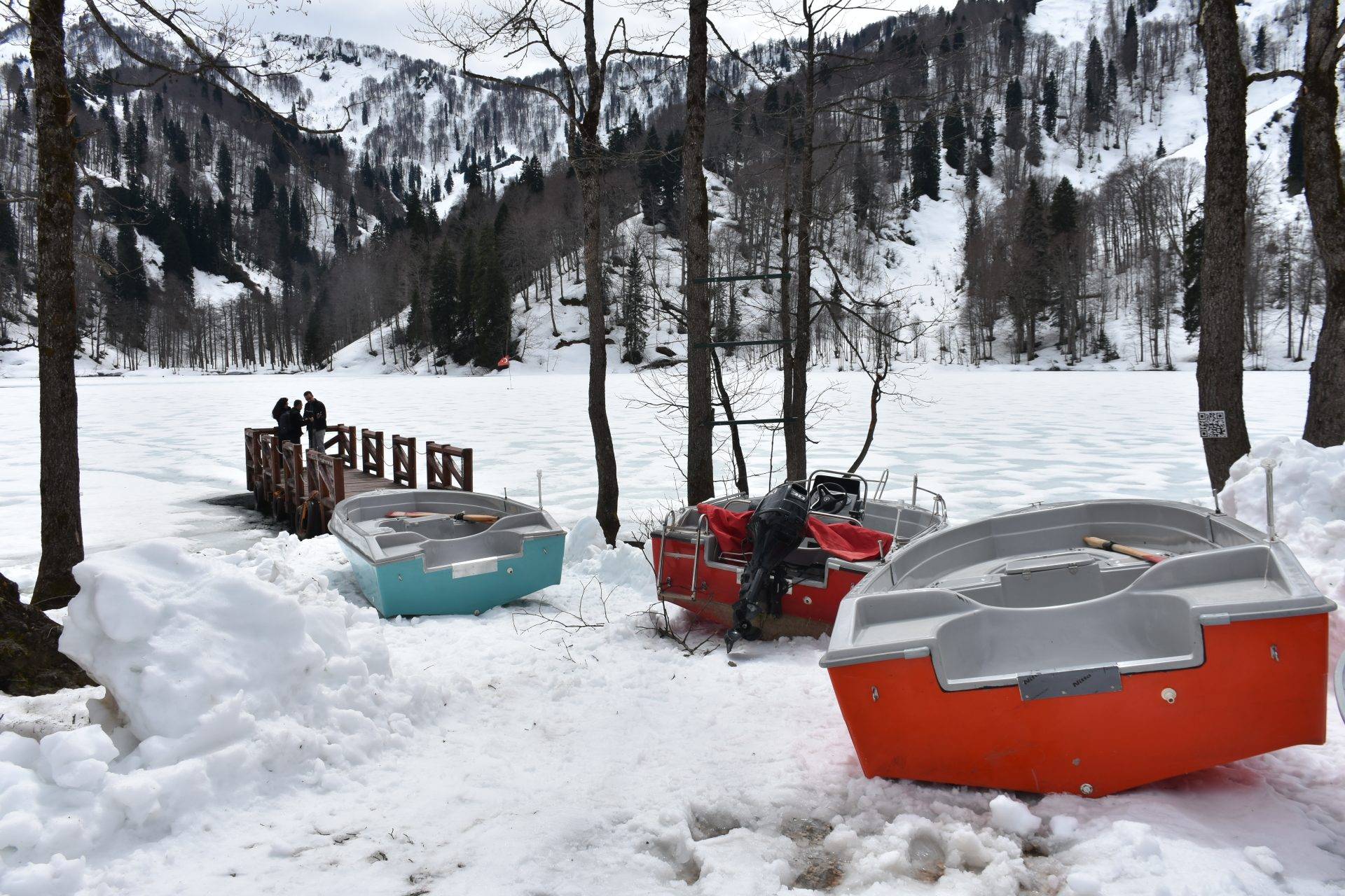 3 aydır kapalıydı! 1550 metredeki doğa harikası Borçka Karagöl Tabiat Parkı kapılarını açtı