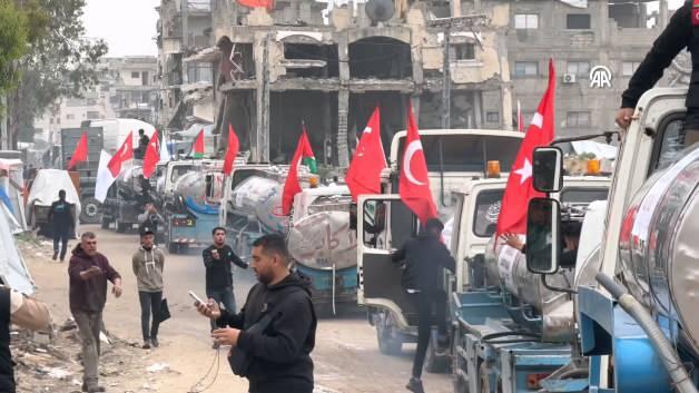 Türkiye 150 tırlık içme suyu projesi ile sahada... Gazze'ye böyle girdiler