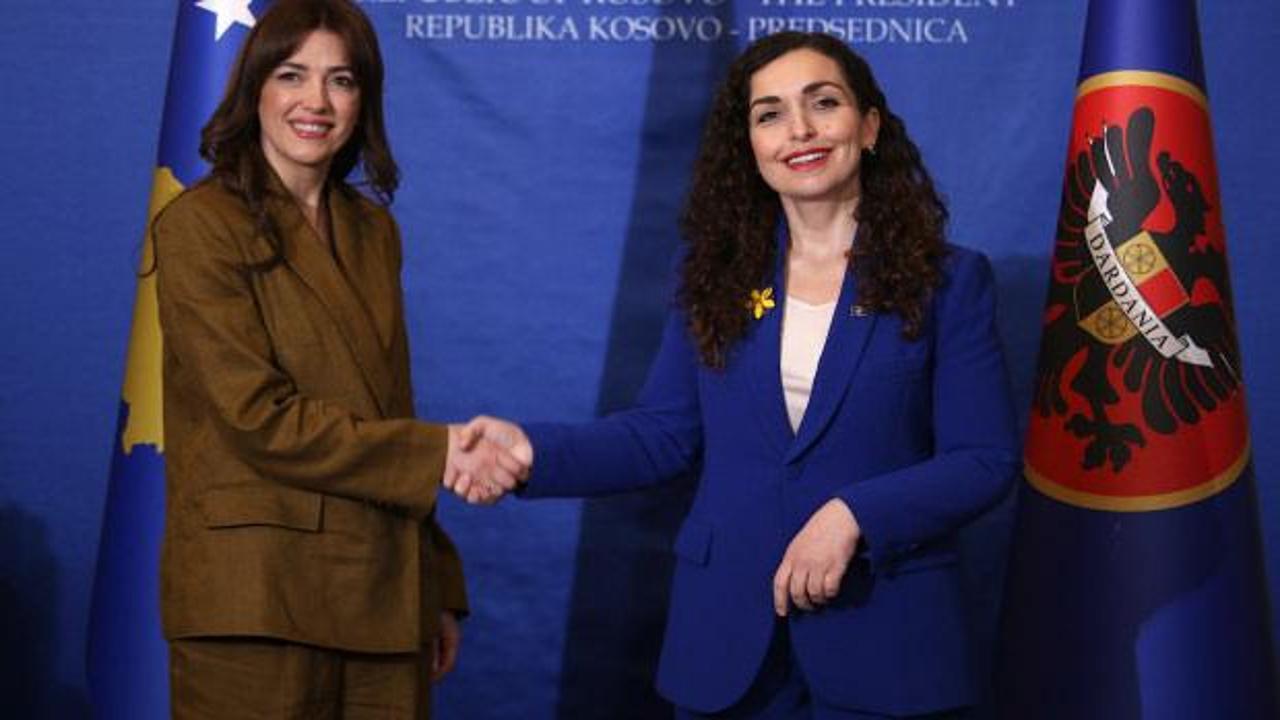 Kosova'da yeni dönem! Osmani görevi devretti