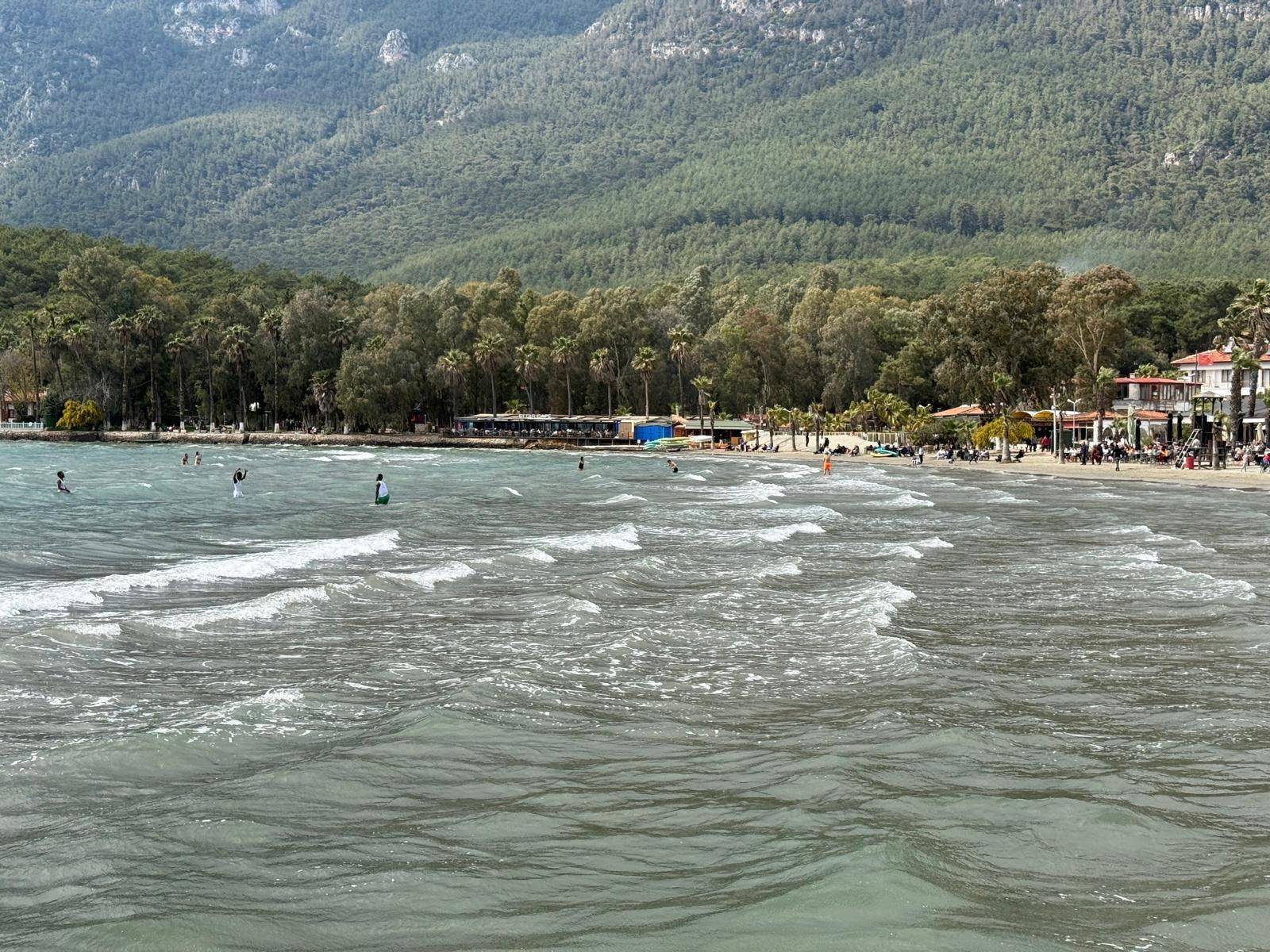 Akyaka’da sezon erken açıldı: 16 derecede deniz keyfi!