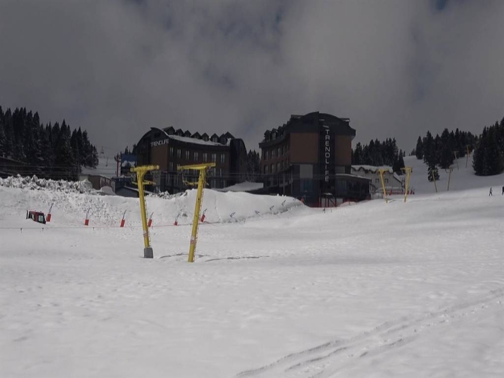 Uludağ’ın kar bereketi devam ediyor: Kar kalınlığı 150 santimetreyi aştı